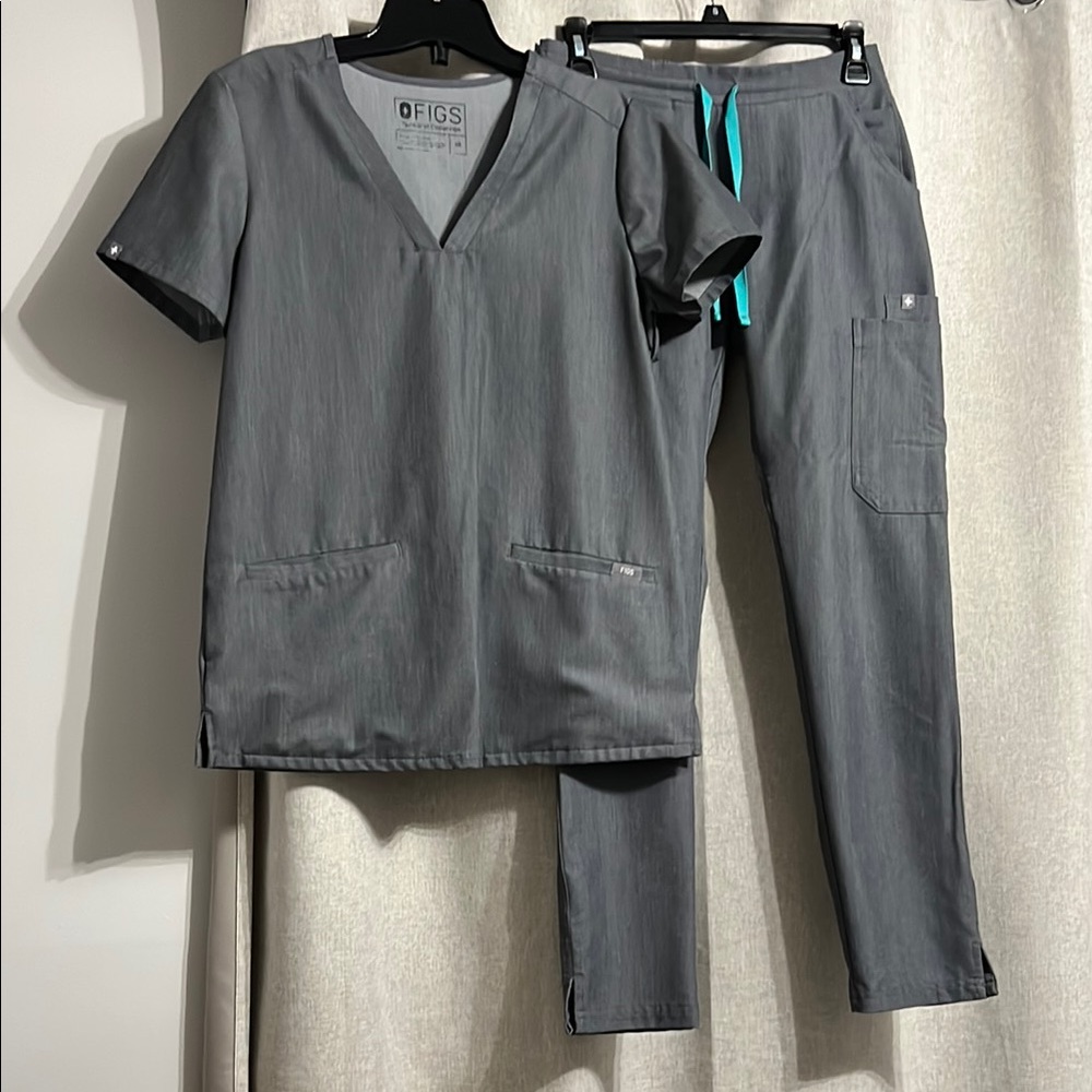 FIGS Gray Scrub Set